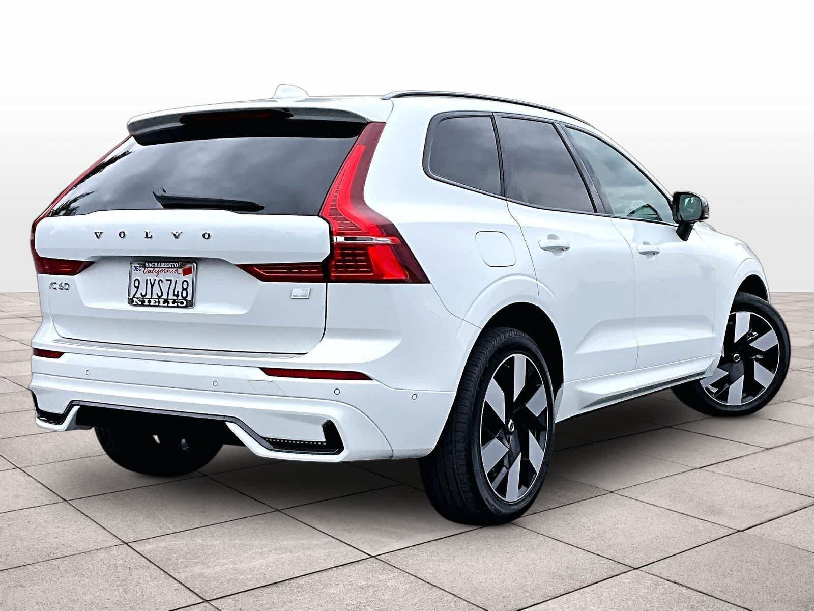 Used 2024 Volvo XC60 T8 Plus w/ Protection Package Premier AWD/4WD image 18