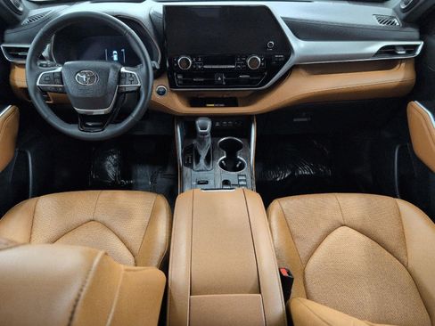Used 2026 Toyota Highlander Platinum AWD/4WD image 6