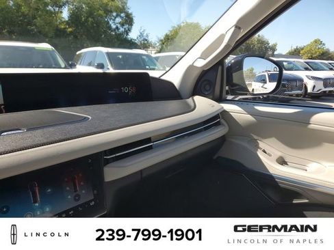 New 2025 Lincoln Navigator Reserve image 28