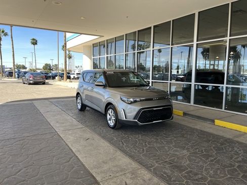 Used 2025 Kia Soul LX w/ LX Technology Package image 5