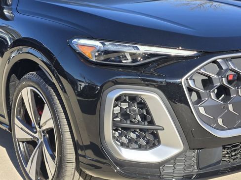 New 2025 Audi SQ5 Prestige image 9