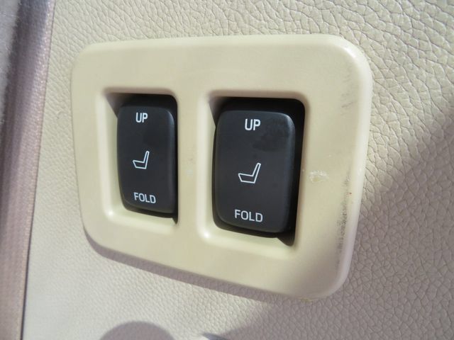 Used 2014 Ford Expedition XLT w/ Equipment Group 202A RWD image 19