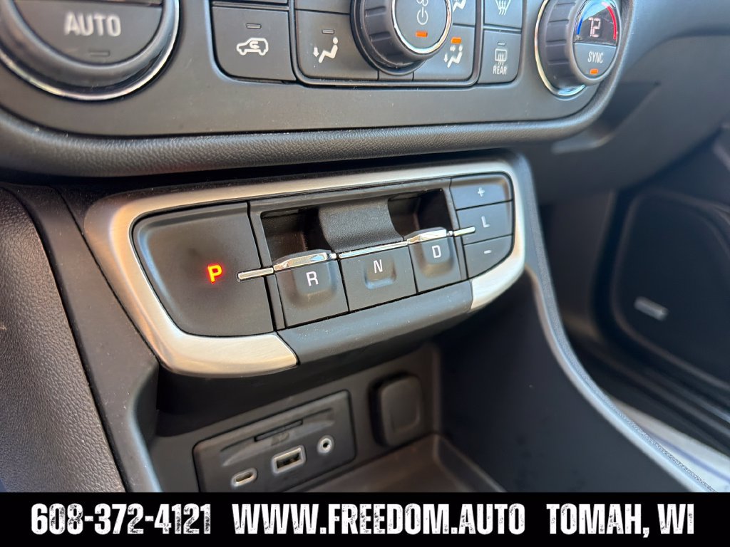 Used 2024 GMC Terrain Denali w/ Denali Premium Package AWD/4WD image 24