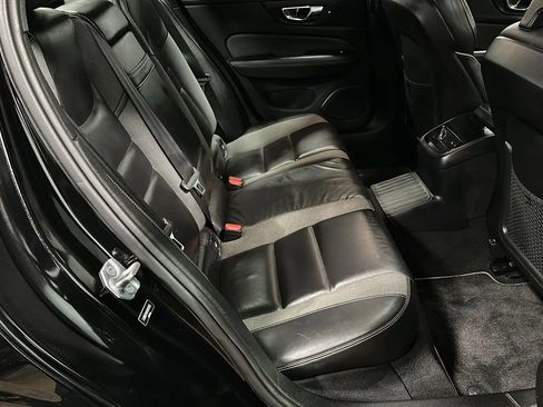 Used 2019 Volvo S60 T8 R-Design image 15