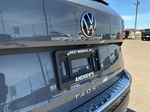 Used 2022 Volkswagen Taos SE FWD image 13