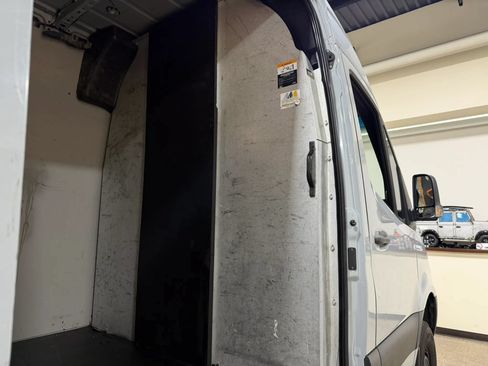 Used 2022 Mercedes-Benz Sprinter 2500 image 30