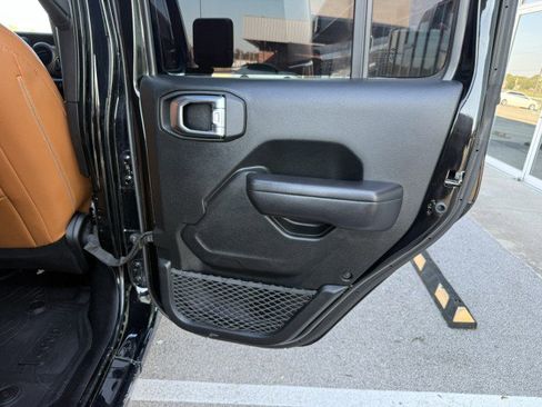 Used 2021 Jeep Gladiator Sport image 21
