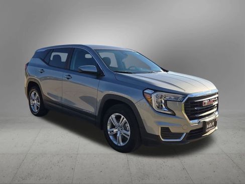Used 2024 GMC Terrain SLE image 8