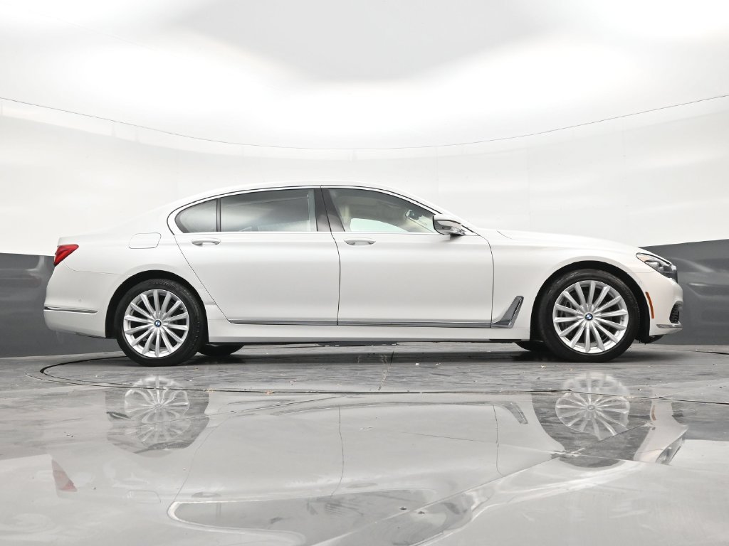 Used 2019 BMW 740i w/ Executive Package RWD image 25