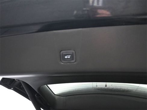 Used 2023 Chevrolet Traverse LT image 7