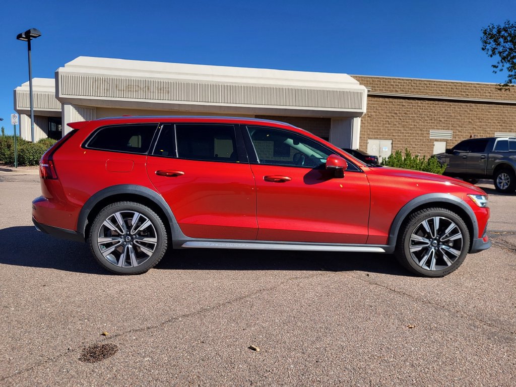 Used 2020 Volvo V60 T5 Cross Country w/ Protection Package Premier AWD/4WD image 4
