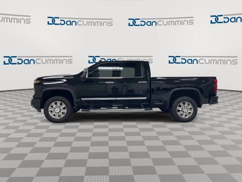 Used 2026 Chevrolet Silverado 2500 High Country w/ High Country Premium Package AWD/4WD image 5