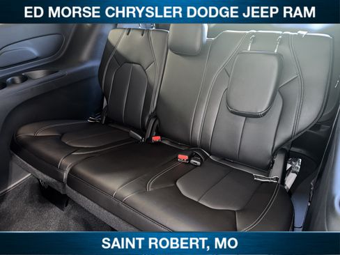 New 2027 Chrysler Pacifica Select AWD/4WD image 28