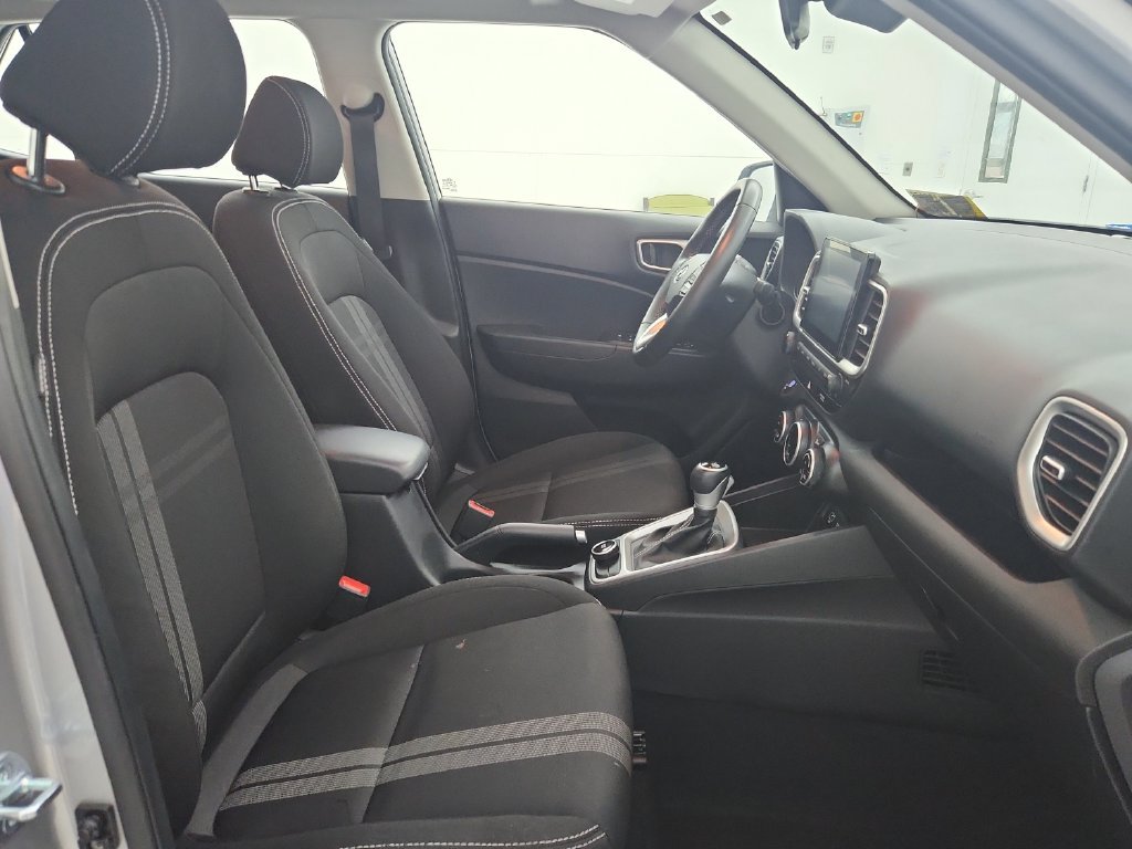 Used 2025 Hyundai Venue SEL FWD image 36