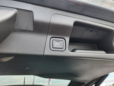 Used 2019 GMC Acadia SLT AWD/4WD image 16