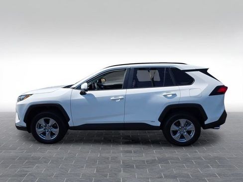 Used 2025 Toyota RAV4 XLE AWD/4WD image 4