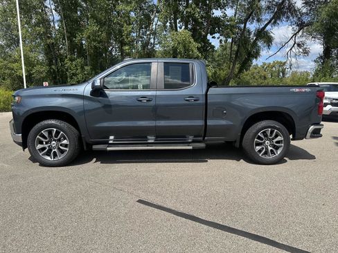 Used 2020 Chevrolet Silverado 1500 LT AWD/4WD image 2