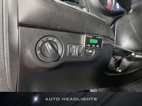 Used 2019 Dodge Challenger SXT AWD/4WD image 21