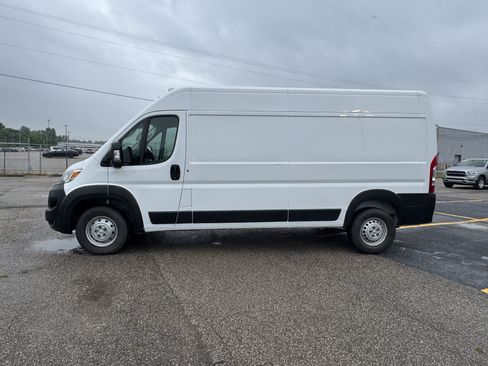 Used 2023 RAM ProMaster 2500 FWD image 2