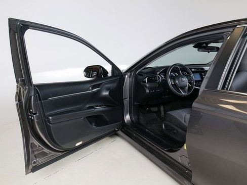 Used 2018 Toyota Camry LE FWD image 24