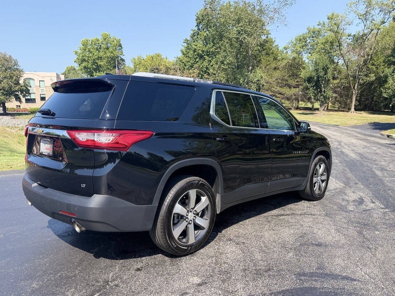 Used 2018 Chevrolet Traverse LT FWD image 4