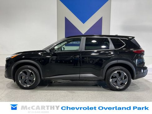 Used 2025 Nissan Rogue SV AWD/4WD image 8