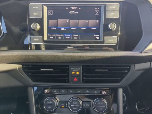 Certified 2023 Volkswagen Jetta SE image 21