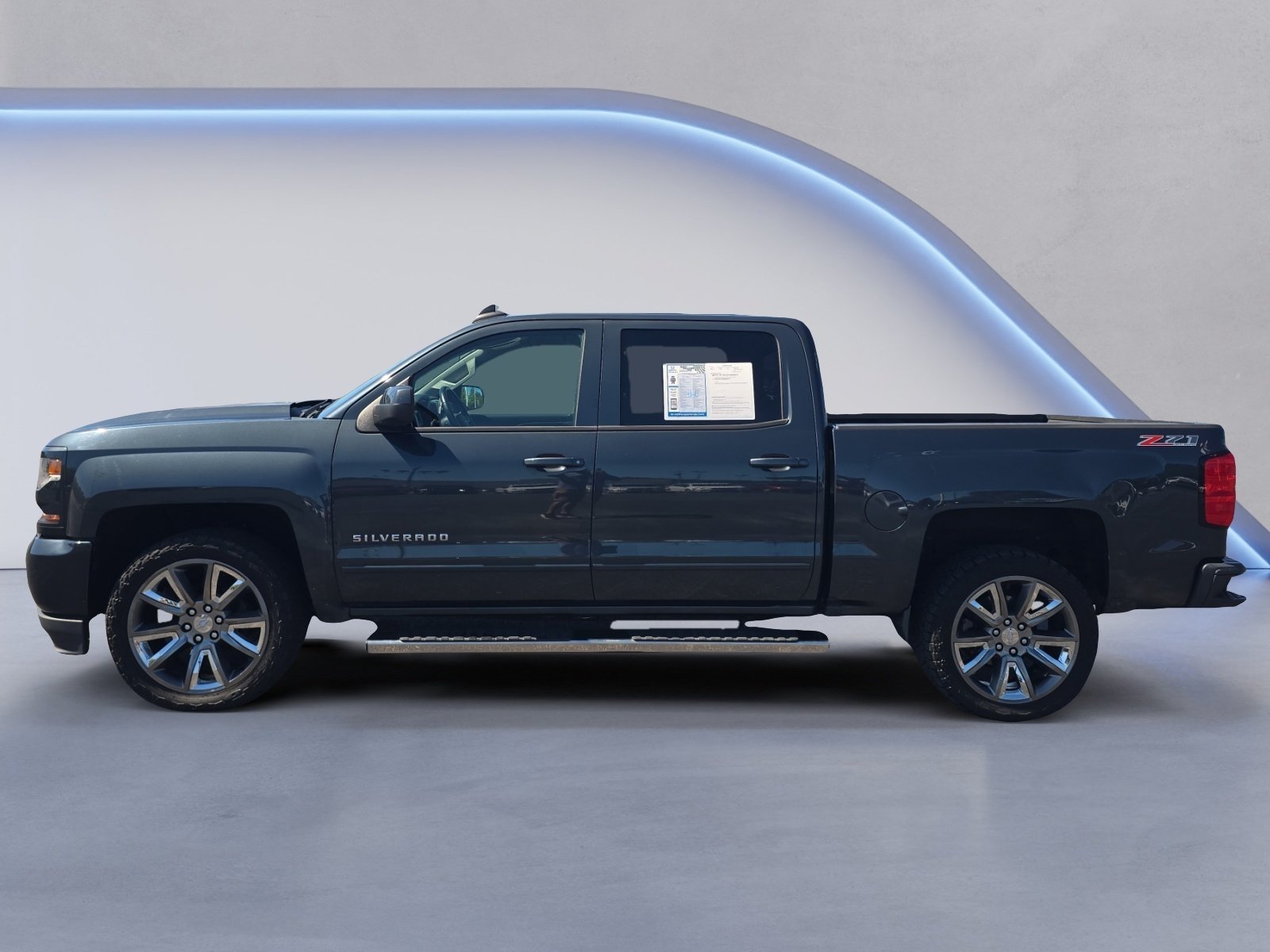 Used 2017 Chevrolet Silverado 1500 LT w/ LT Convenience Package AWD/4WD image 2