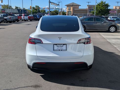 Used 2021 Tesla Model Y Long Range AWD/4WD image 7