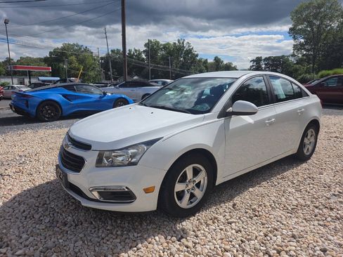 Used 2016 Chevrolet Cruze LT FWD image 2