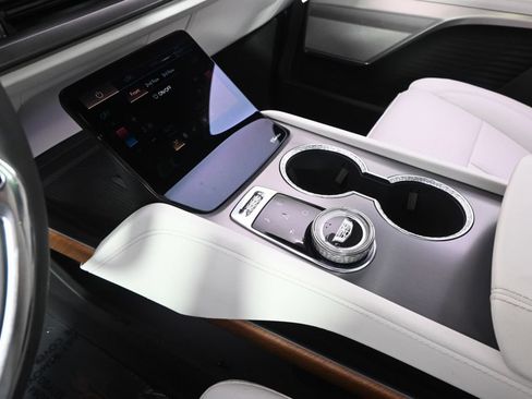 New 2027 Cadillac Vistiq Sport w/ LPO, Floor Liner Package AWD/4WD image 31