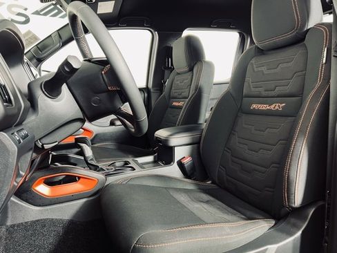 Used 2025 Nissan Frontier PRO-4X image 9