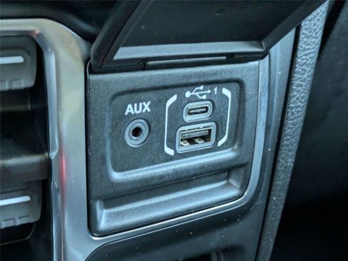 Used 2025 Jeep Wrangler Sahara image 25