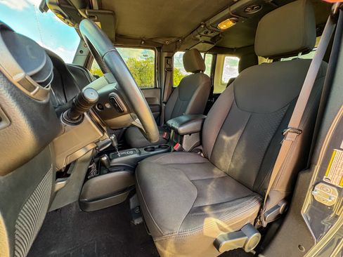 Used 2018 Jeep Wrangler Unlimited Sport AWD/4WD image 18