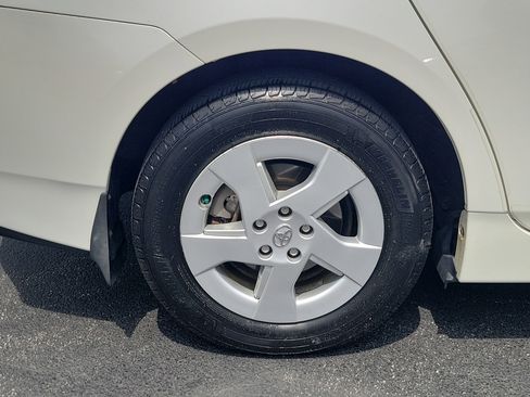 Used 2011 Toyota Prius Three w/ Navigation Pkg FWD image 6