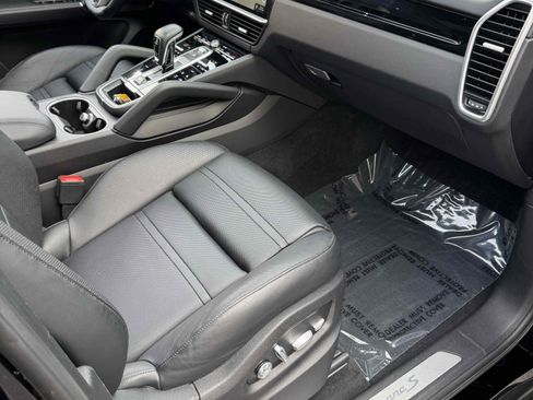 Used 2019 Porsche Cayenne S image 90