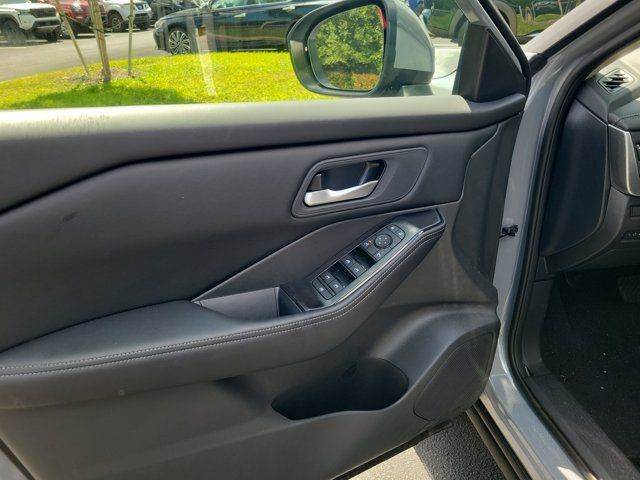 Certified 2026 Nissan Rogue SV FWD image 18