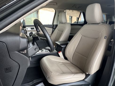 Used 2023 Ford Explorer Limited w/ Limited Technology Package AWD/4WD image 15