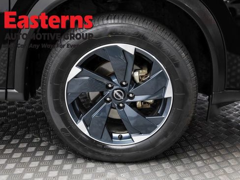 Used 2024 Nissan Rogue SV image 31