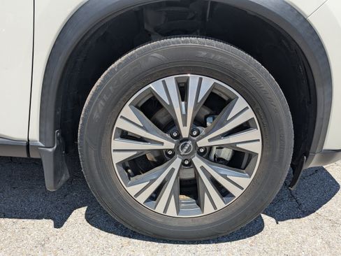 Used 2023 Nissan Rogue SV FWD image 11