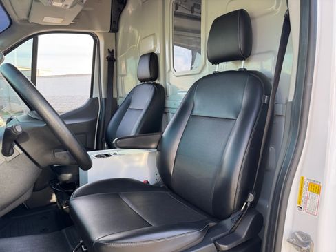 Used 2023 Ford E-Transit Medium Roof image 15
