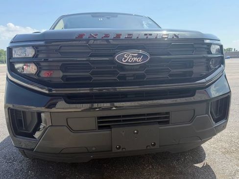 Used 2025 Ford Expedition Active AWD/4WD image 6