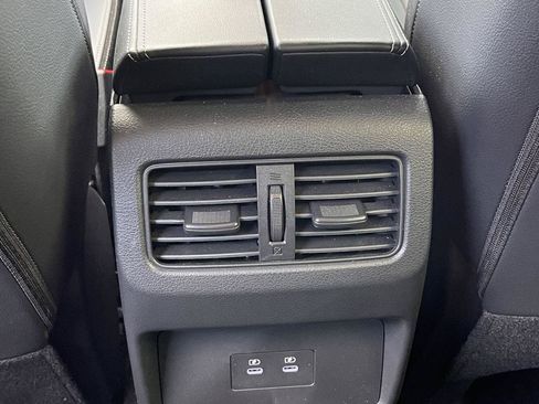 Used 2025 Nissan Rogue SL AWD/4WD image 29