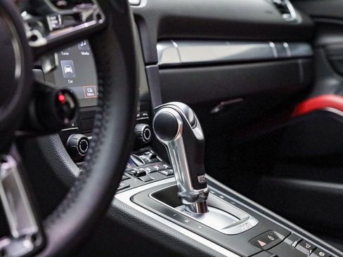 Used 2025 Porsche 718 Cayman image 21