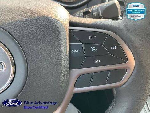 Used 2021 Jeep Cherokee Latitude Lux w/ Comfort/Convenience Group AWD/4WD image 9