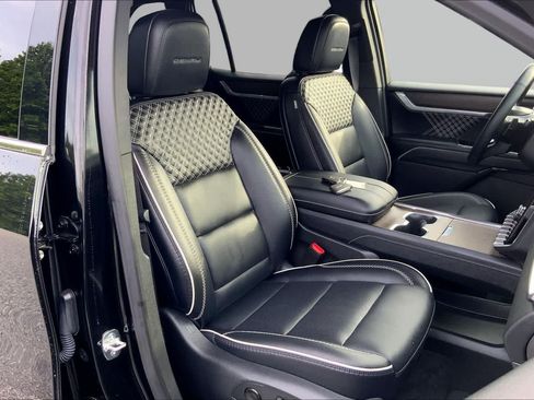 Used 2025 GMC Acadia Denali FWD image 9