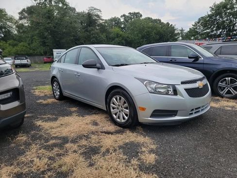 Used 2011 Chevrolet Cruze LS w/ Connectivity Package FWD image 2