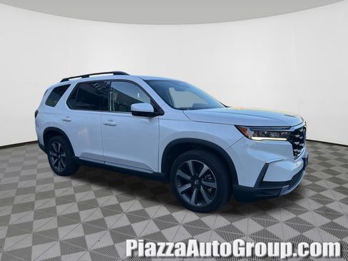 Used 2025 Honda Pilot Touring image 1