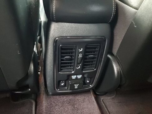Used 2019 Jeep Grand Cherokee Overland RWD image 15