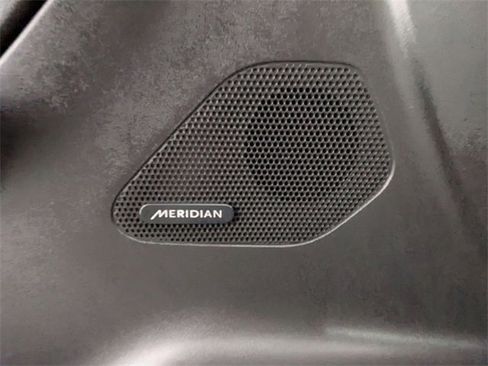 Used 2017 Jaguar F-PACE Premium image 26